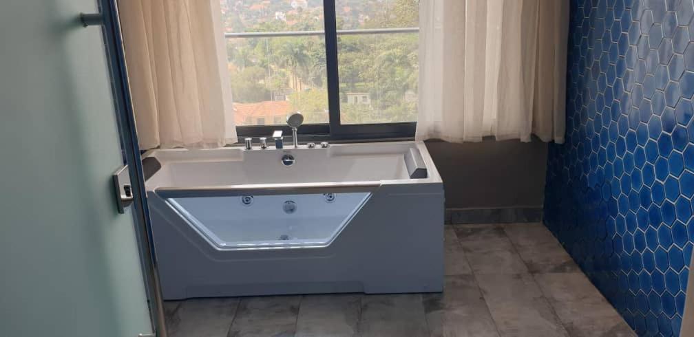 Zara Garden Hotel And Apartments Kampala Luaran gambar